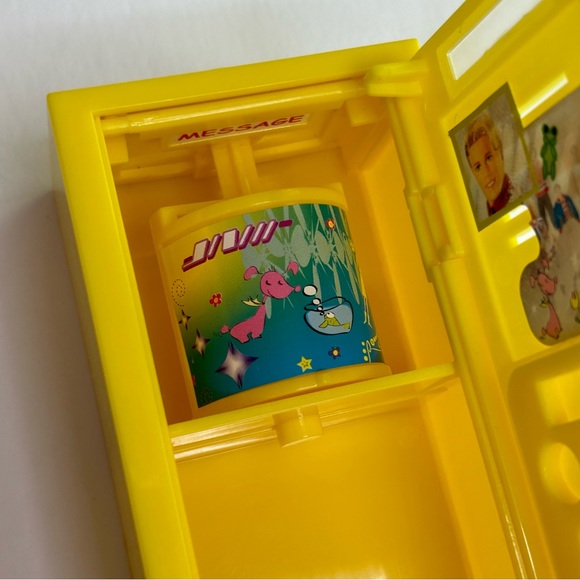 1999 Barbie “Hidden Messages” Yellow Locker - Picture 7 of 14